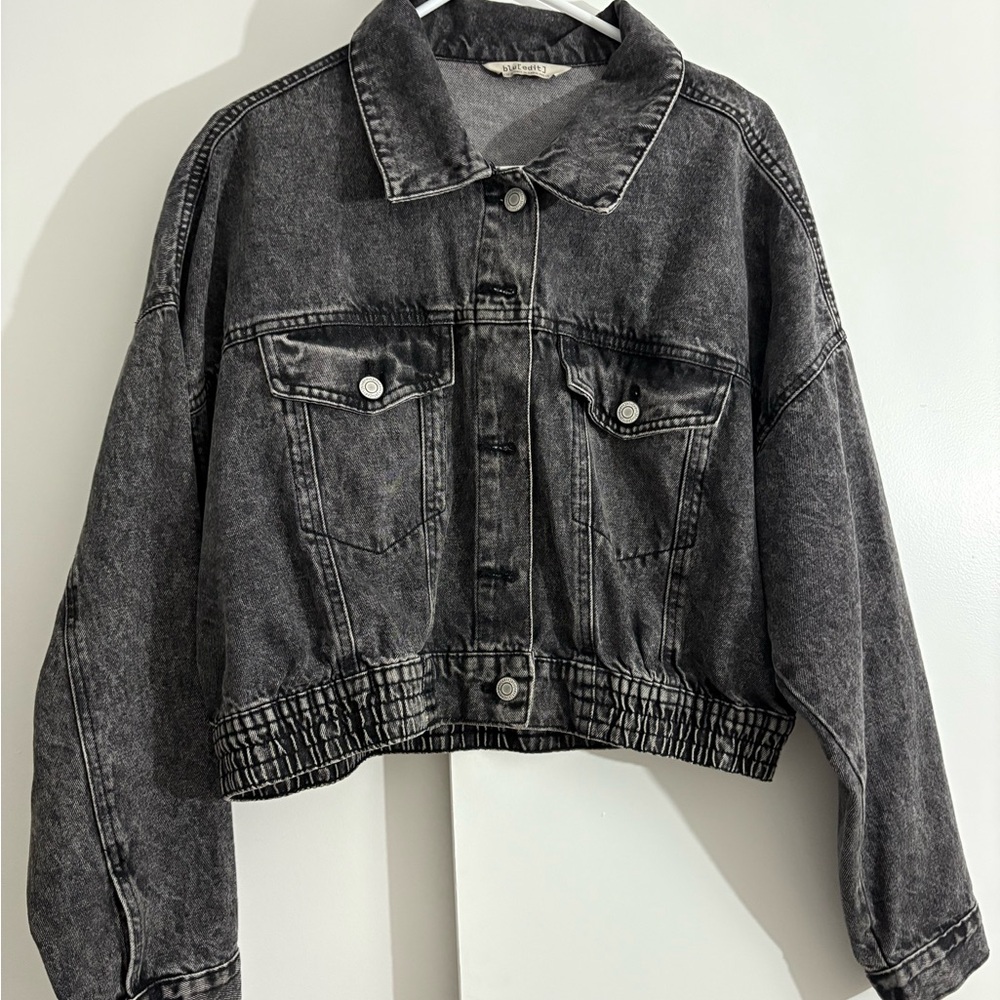 Black Cropped Jean Jacket with Classic Collar